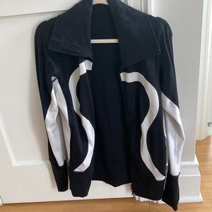 Lululemon Zippy